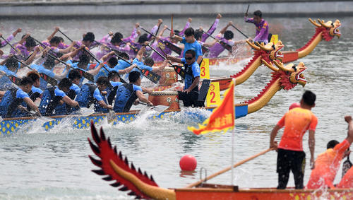 Festival des bateaux-dragons
